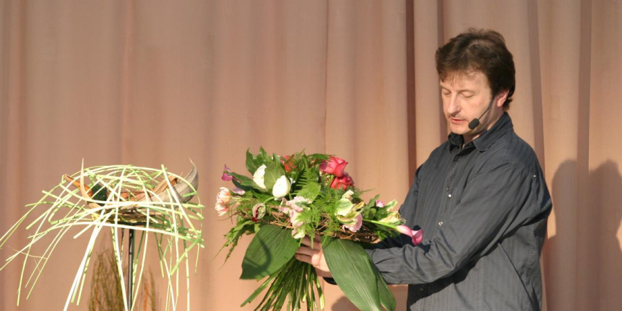 Komentovan&eacute; prohl&iacute;dky v&yacute;stavy Růže pro pan&iacute; hraběnku